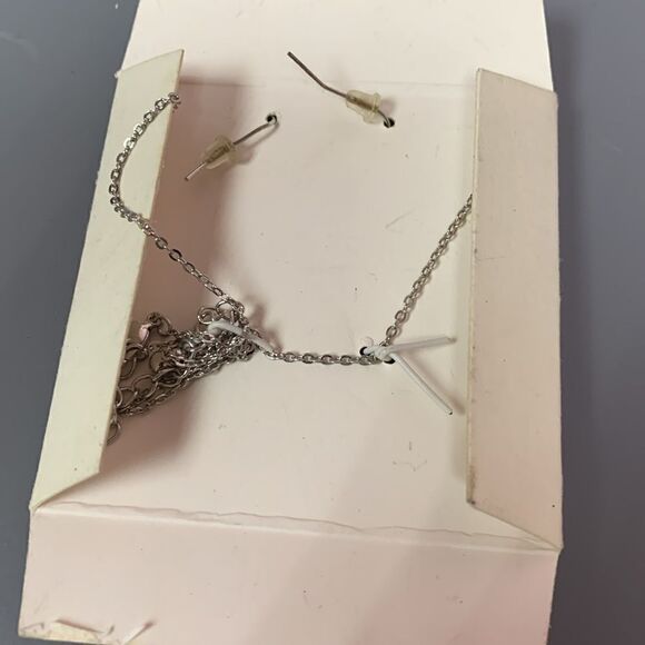 Genuine Freshwater Pearl and cross necklace and earring set - Picture 3 of 4